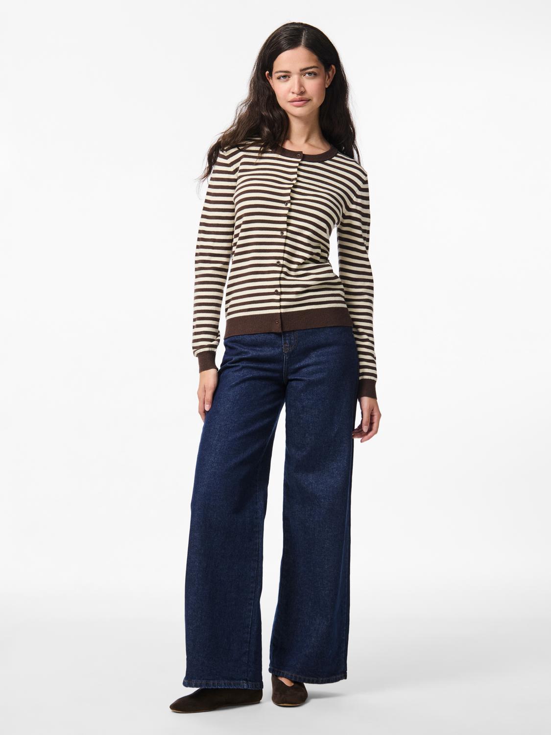 model_shot-front_full